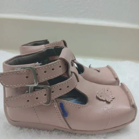 Charming Pink Kids Dress Shoes with Butterfly Accent - Picture 2 of 4